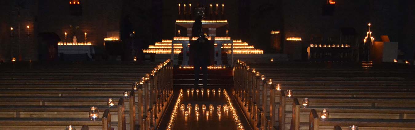 Kaarsen verlichten de Mariakerk